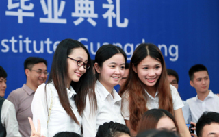 beat365中文官方网站“首届”毕业典礼顺利举行