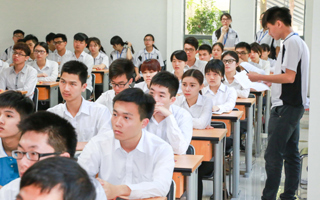 业余党校第二十三期入党积极分子培训班开班