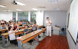 博士名医进校园 推介健康生活方式