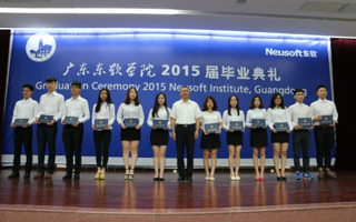 beat365中文官方网站2015届毕业典礼隆重举行