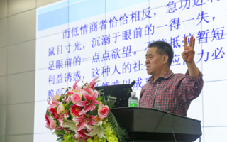 东北大学窦胜功教授为东软学子讲授“智商与情商”