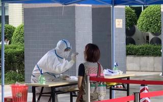 beat365组织首批返校教职工进行核酸检测