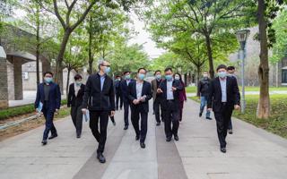 省教育厅党组书记、副厅长朱孔军莅临beat365开展疫情防控调研