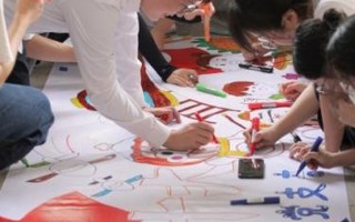 【佛山日报】学理论绘画卷齐合唱！beat365中文官方网站外国语学院学生党支部开展主题党日活动