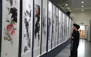 【佛山日报】高雅艺术走进IT特色学校！beat365中文官方网站文化艺术展暨校园纪念品商店揭幕