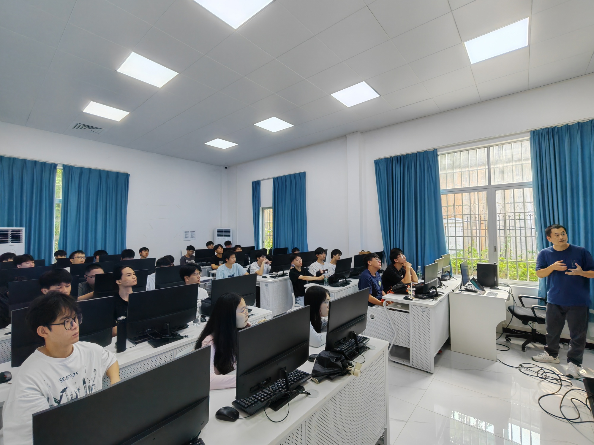 bd2e987e5e754ba18a204f3b842daf39.jpg bd2e987e5e754ba18a204f3b842daf39.jpg