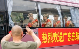 从“东软学子”到“钢铁战士”——9名青年光荣启程