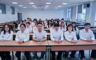 强化作风 筑牢根基｜数媒学院学生党支部开展深入贯彻中央八项规定精神教育专题学习会