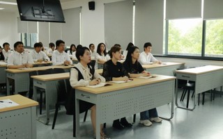 信工学院电商物流学生党支部开展深入贯彻中央八项规定精神学习教育专题党课